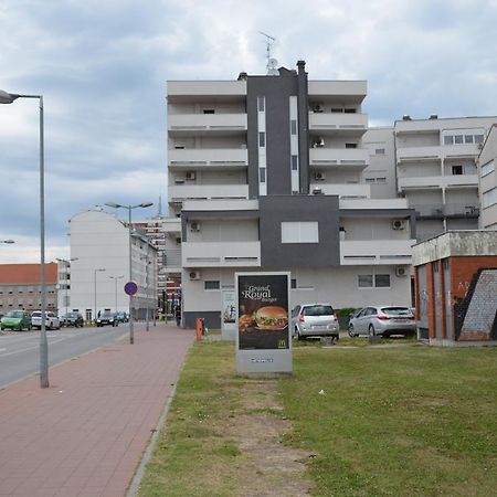 Apartment Viktor,Parking Osijek Ruang foto