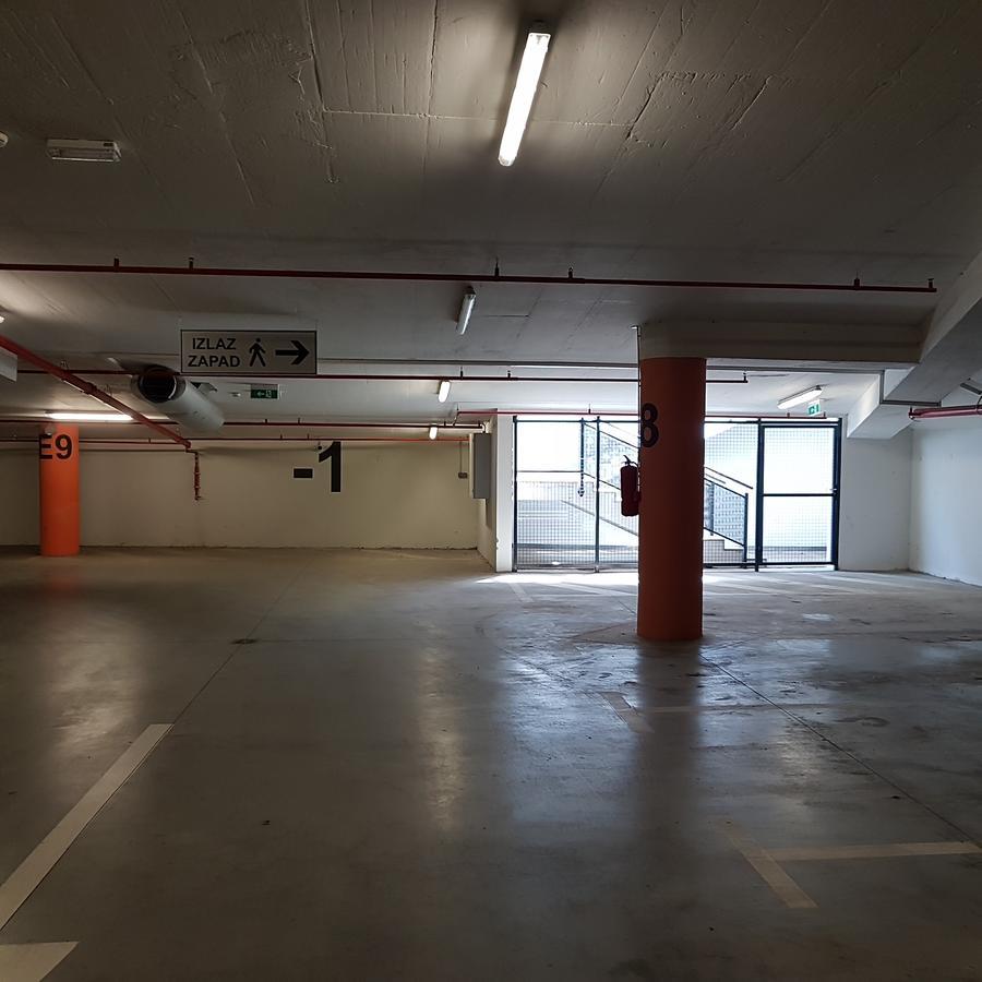 Apartment Viktor,Parking Osijek Bagian luar foto
